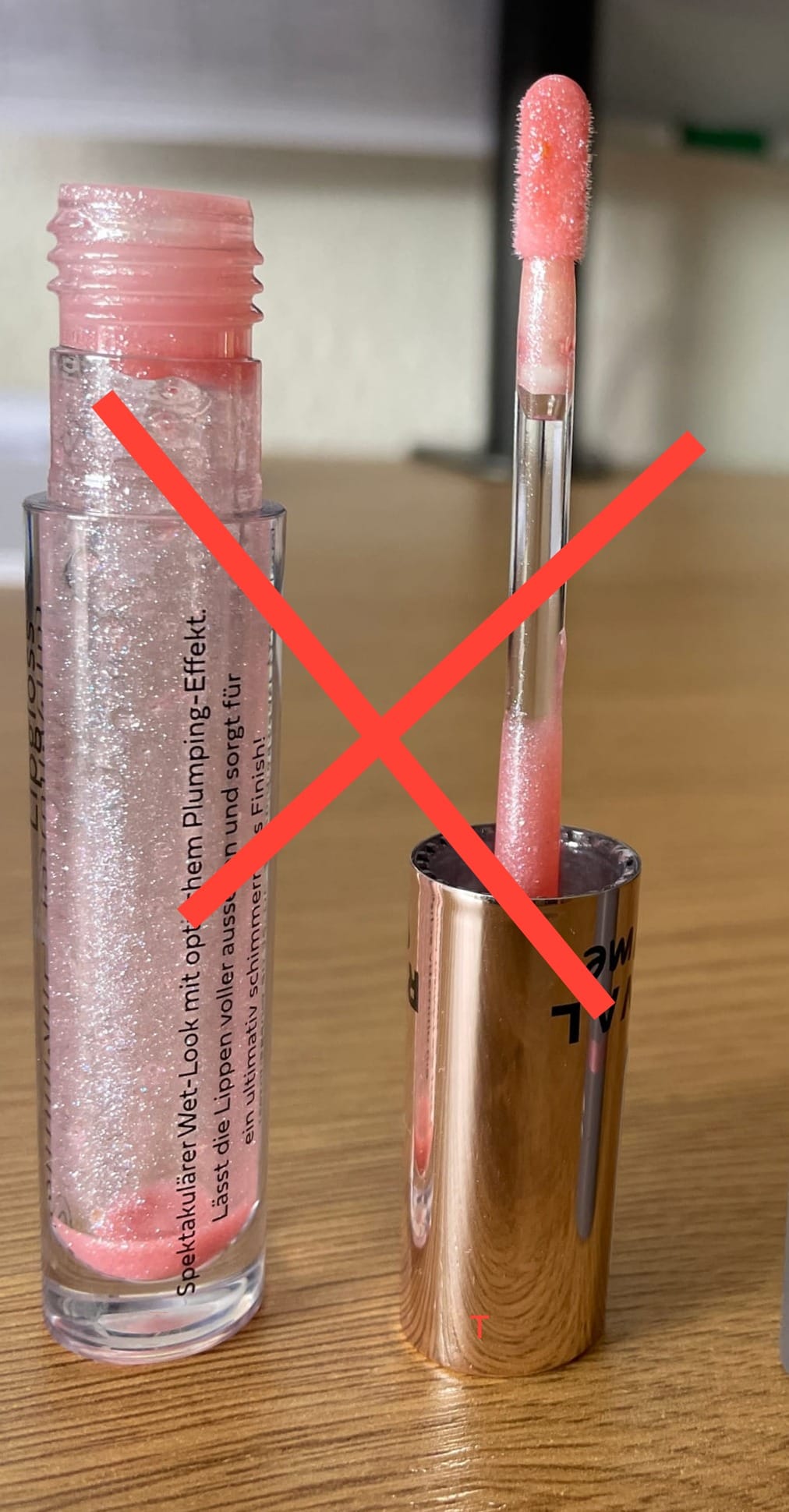 Lipgloss in rosa. 