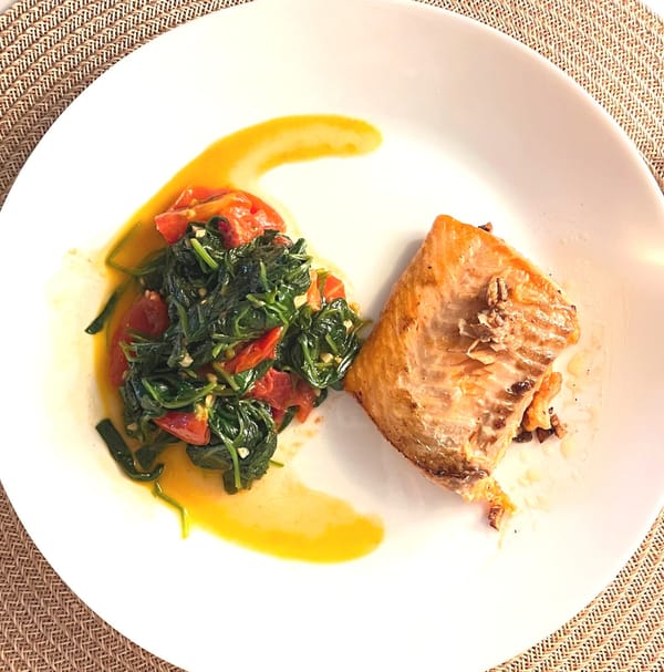 Lachsfilet Royal mit Babyspinat & Trüffel-Note